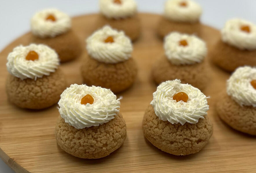 Mango pastry cream, maraca coulis and coconut chantilly